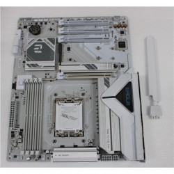 SALE OUT. Gigabyte USED, REFURBISHED, WITHOUT ACCESSORIES, ONLY BACK PANEL, AND ANTENA INCLUDED