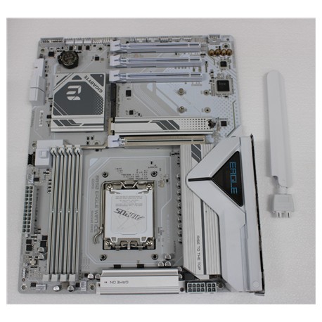 SALE OUT. Gigabyte USED, REFURBISHED, WITHOUT ACCESSORIES, ONLY BACK PANEL, AND ANTENA INCLUDED